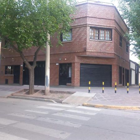 Apartamentos Willy - En Zona Residencial Con Estacionamiento Mendoza Eksteriør bilde