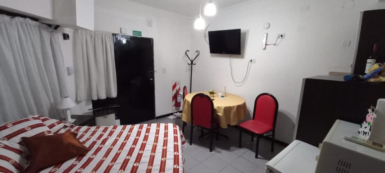 Apartamentos Willy - En Zona Residencial Con Estacionamiento Mendoza Eksteriør bilde