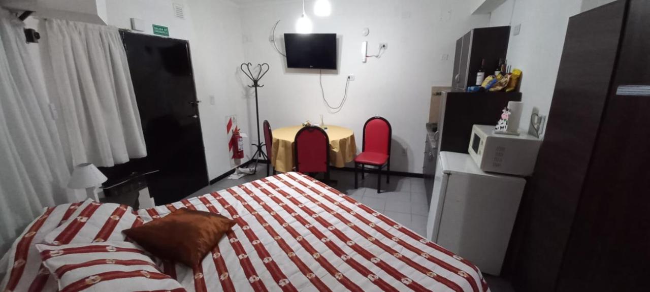Apartamentos Willy - En Zona Residencial Con Estacionamiento Mendoza Eksteriør bilde