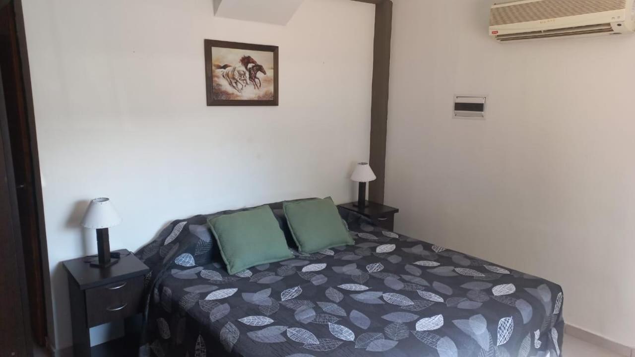 Apartamentos Willy - En Zona Residencial Con Estacionamiento Mendoza Eksteriør bilde